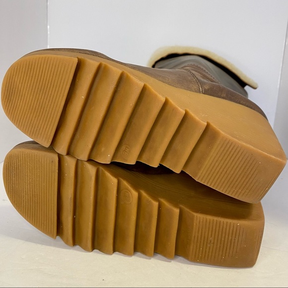 Michael Kors leather and shearling wedge boots size 9 - Picture 5 of 5